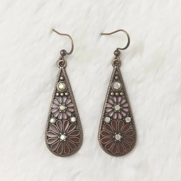 5/$15 🩷 MUST BUNDLE Women’s Floral Teardrop Earrings in Rose Gold and Pink - Picture 1 of 4